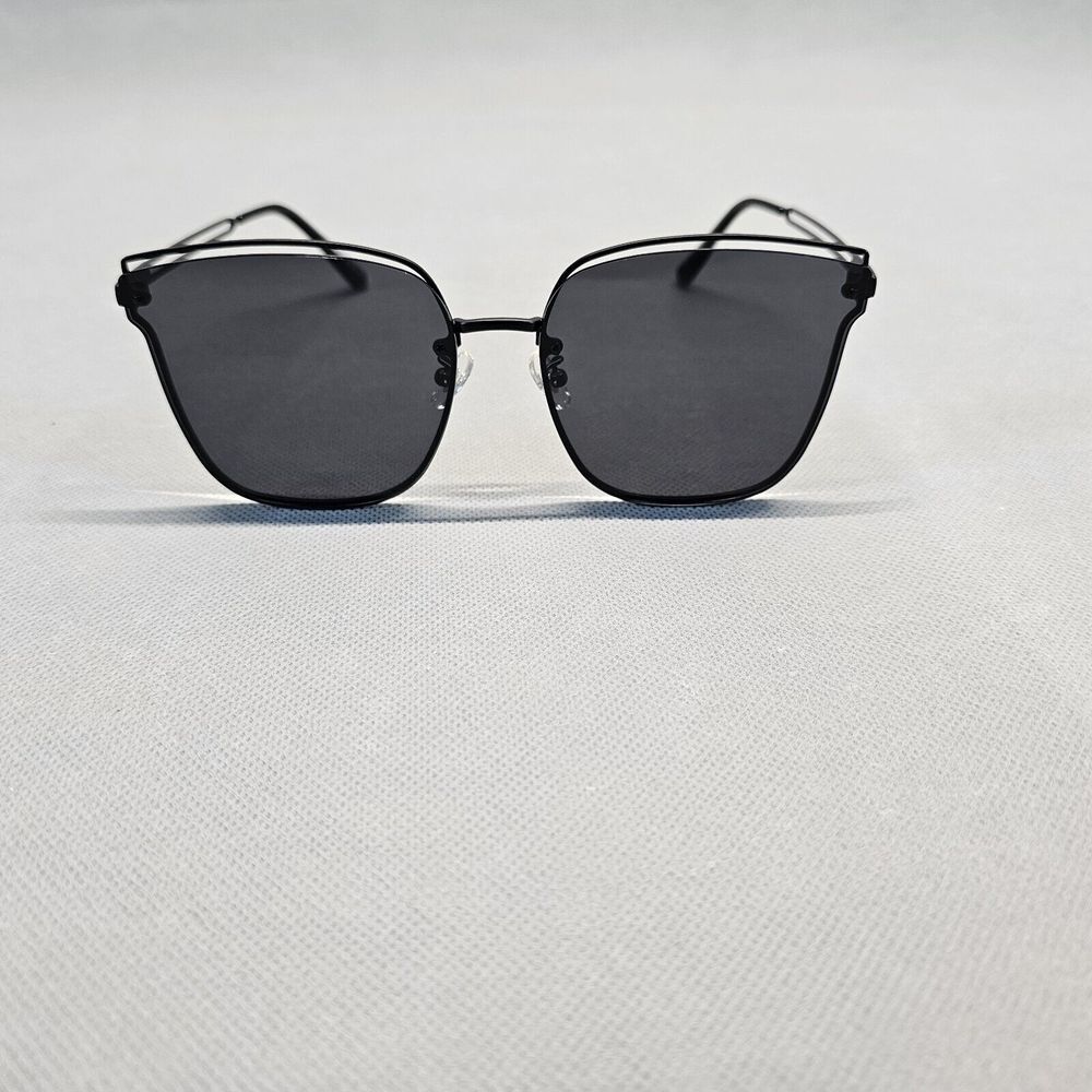 Black Metal Frame Women's Sunglasses - Classic Black Lenses